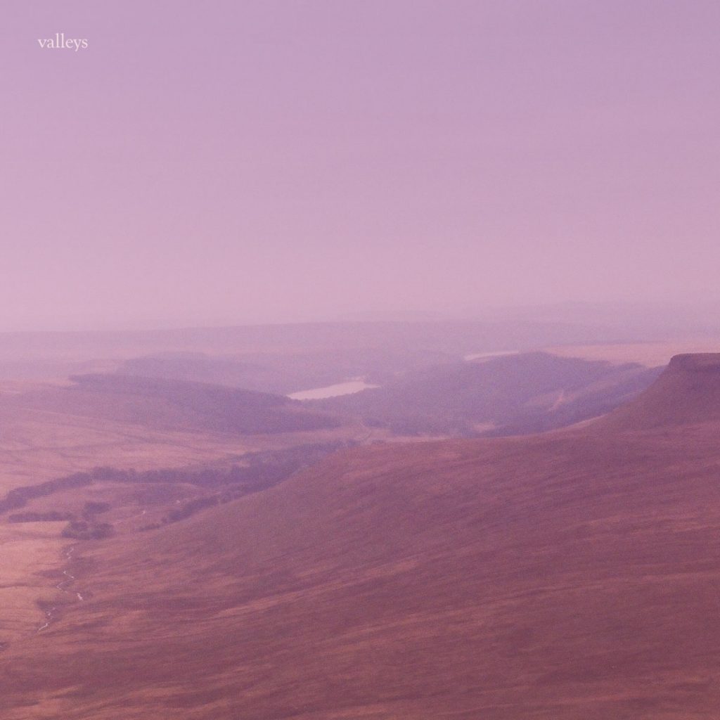 Single: Charlie Gearon – Valleys